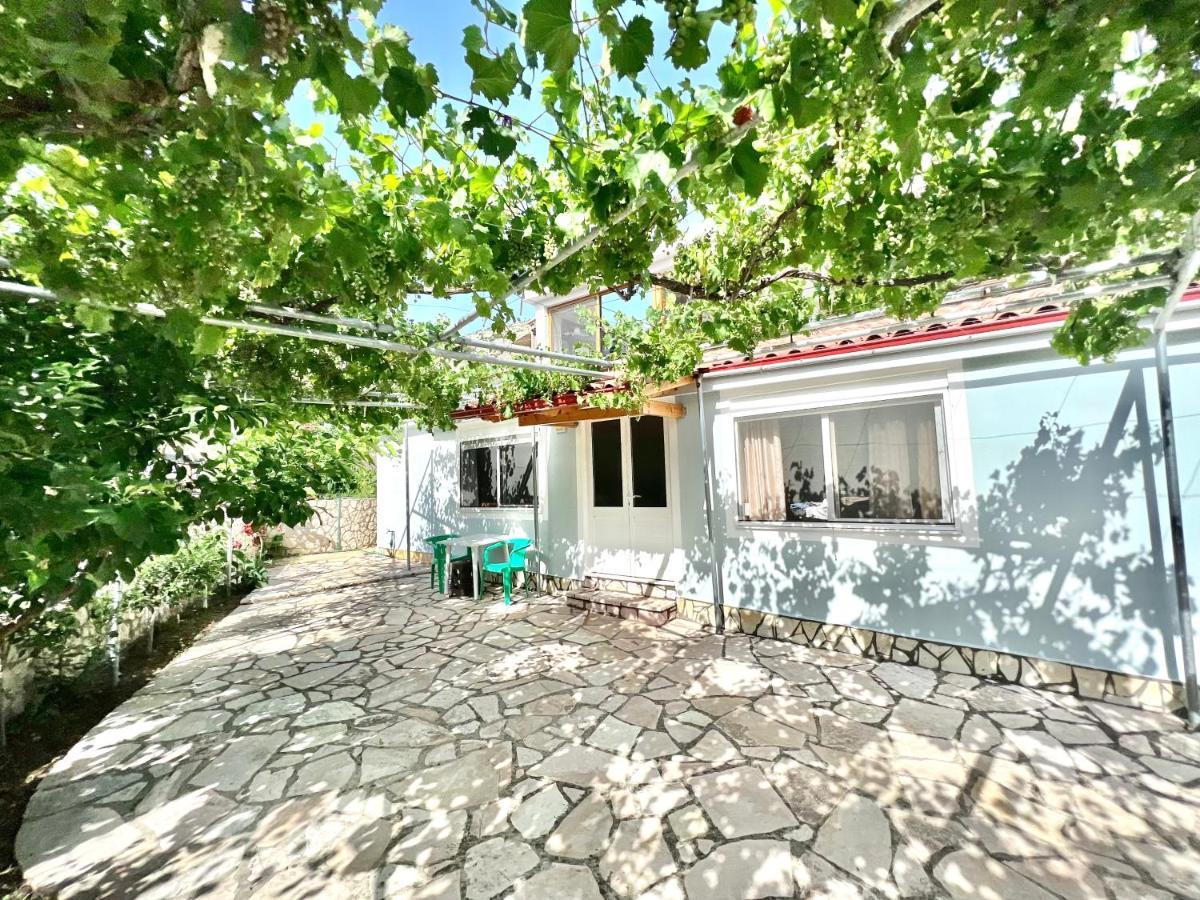Coral Guesthouse Sarandë Eksteriør billede